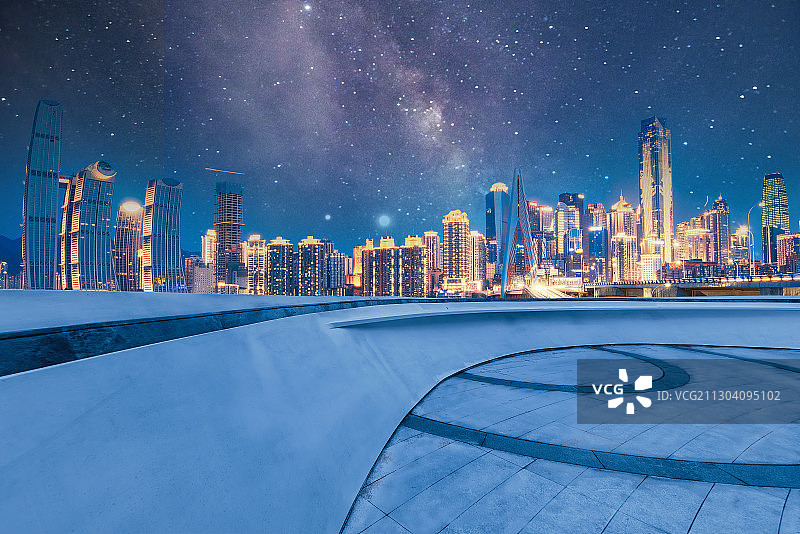 椭圆形观景台视角下银河下的城市夜景图片素材