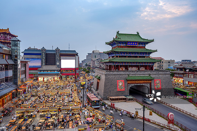 中国河南开封鼓楼广场夜市图片素材