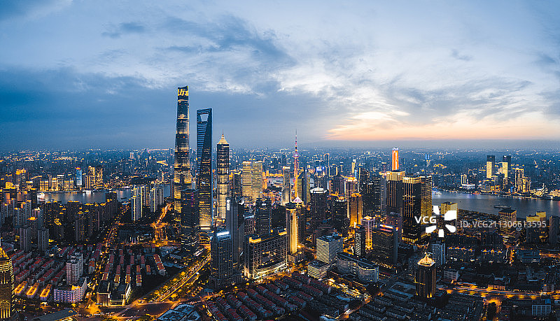 上海陆家嘴CBD金融城夜景蓝调全景图片素材