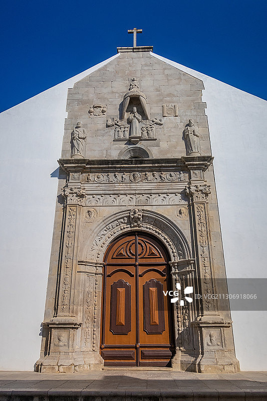 米塞里科迪亚教堂(Igreja da Misericordia)在老城，塔维拉，阿尔加维，葡萄牙图片素材