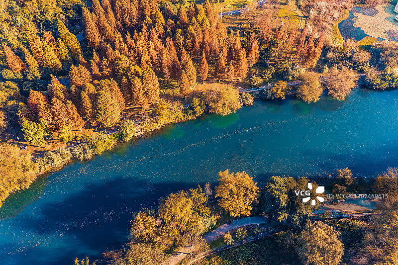 贵阳花溪十里河滩的深秋风景图片素材