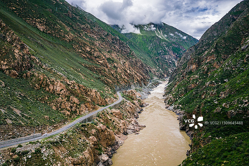 中国西藏林芝雅鲁藏布江自然风光航拍图片素材