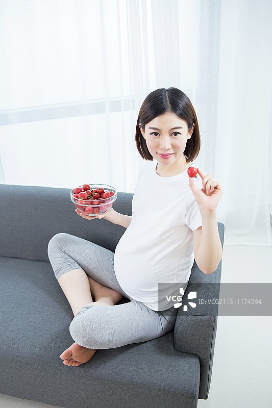 在家中待产的孕妇图片素材