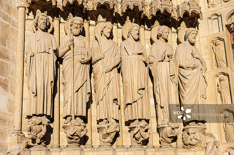 巴黎圣母院的雕塑艺术图片素材