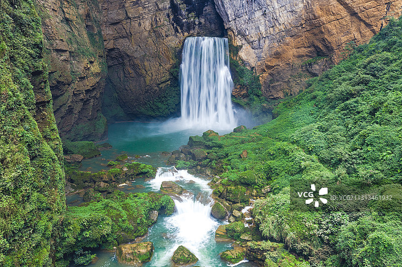 深山里的瀑布——贵阳羊皮洞瀑布图片素材