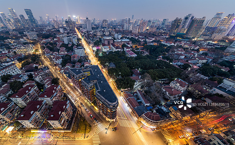中国上海武康大楼俯拍图八卦阵街道夜景路灯徐汇老洋房邬达克海派图片素材