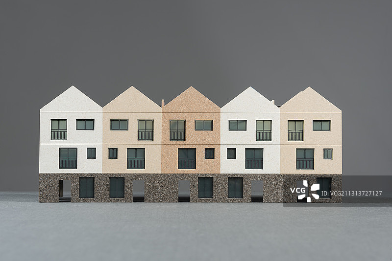 灰色背景下的房屋建筑模型图片素材