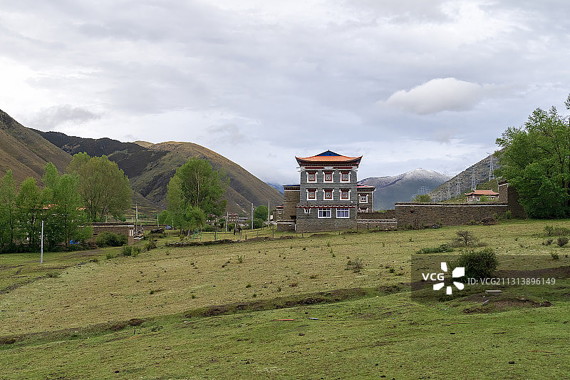 新都桥的藏族民居图片素材