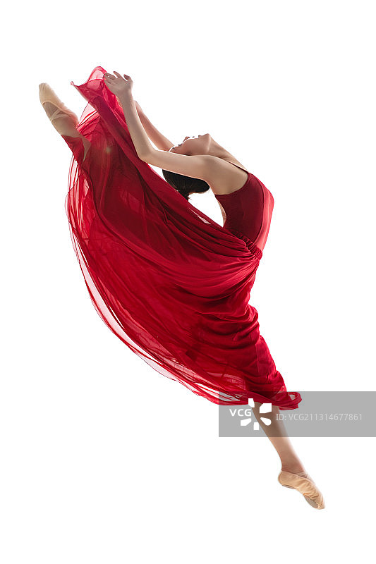 穿红色裙子跳芭蕾舞的青年女人图片素材