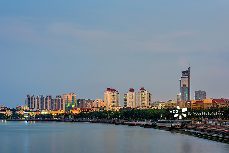 中国山东省威海市海滨城市风光图片素材