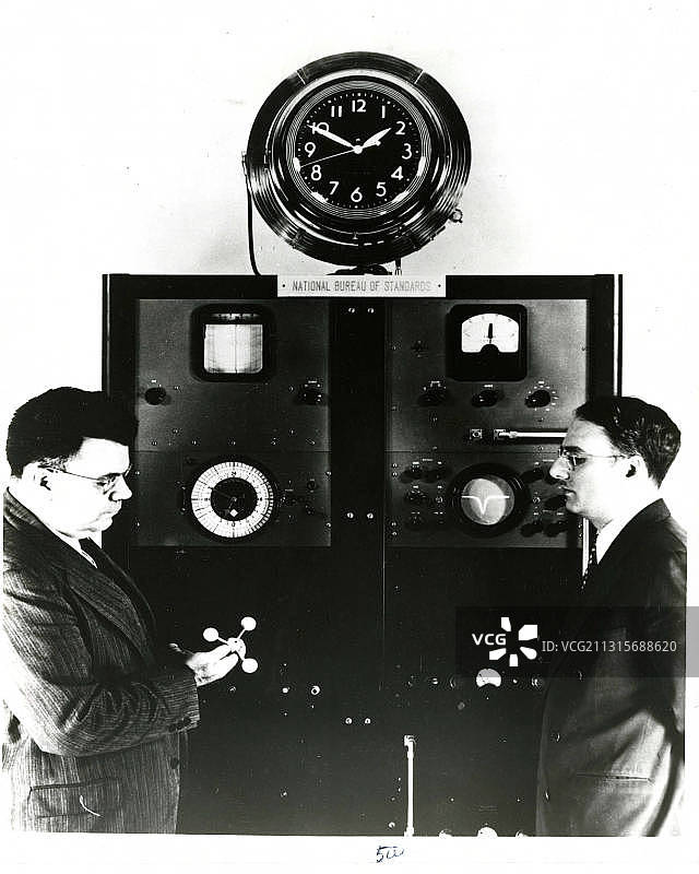爱德华·康顿发明了第一台原子钟图片素材