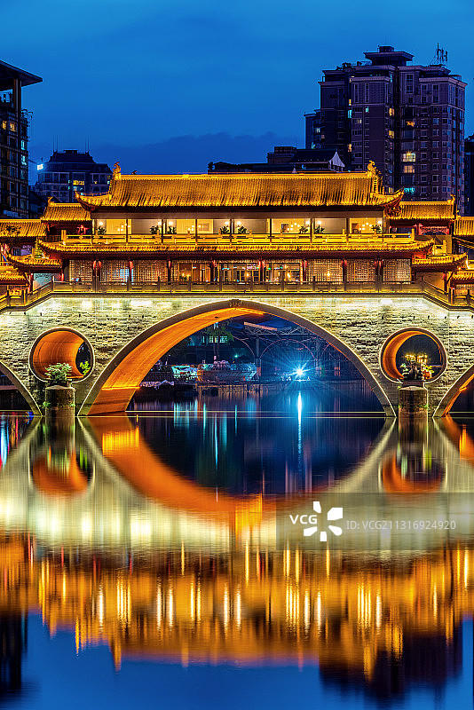 中国四川成都安顺廊桥夜景风光图片素材