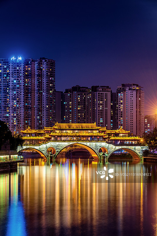 中国四川成都安顺廊桥夜景风光图片素材