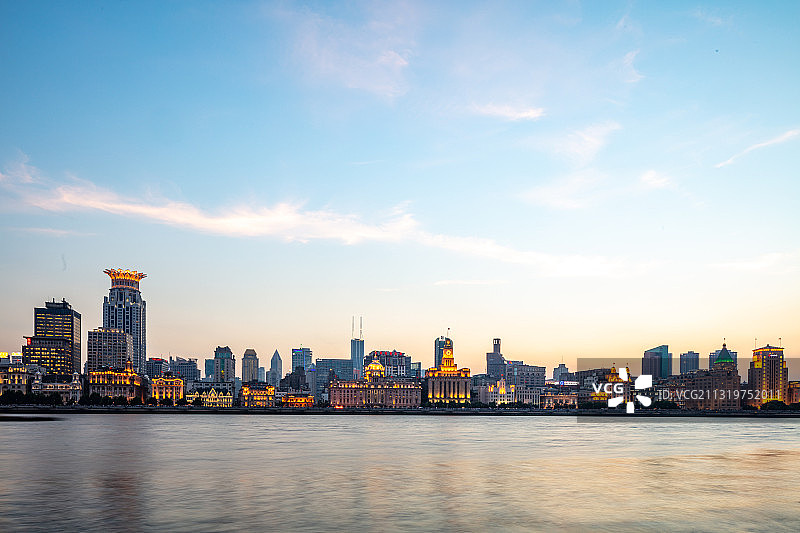 上海外滩日落夜晚全景风光图片素材
