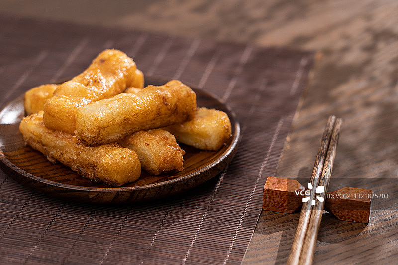中国四川特色地方传统小吃川味红糖糍粑图片素材
