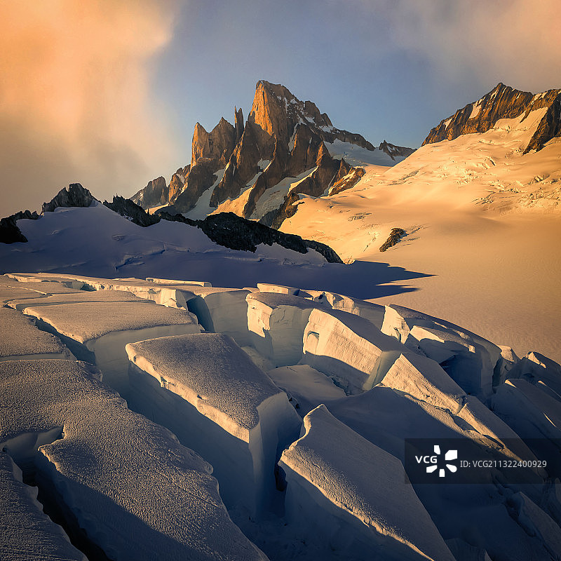 在日落的天空下，雪山的风景，Kupreanof，阿拉斯加，美国，美国图片素材