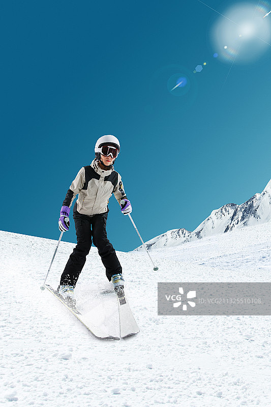 滑雪的青年女人图片素材