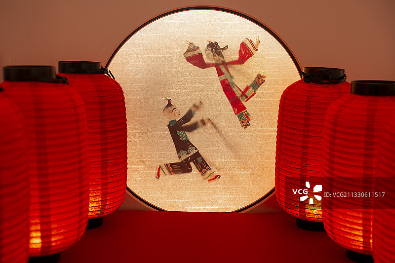 中国文化皮影牛郎织女和红灯笼图片素材
