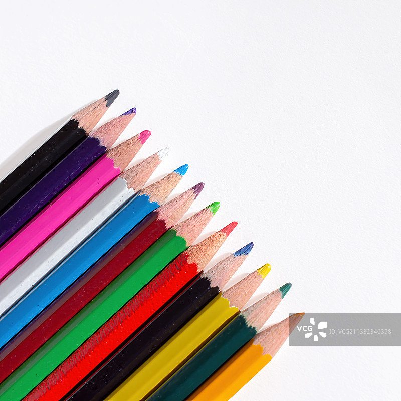 特写彩色铅笔对白色的背景，伦敦，安大略，加拿大图片素材