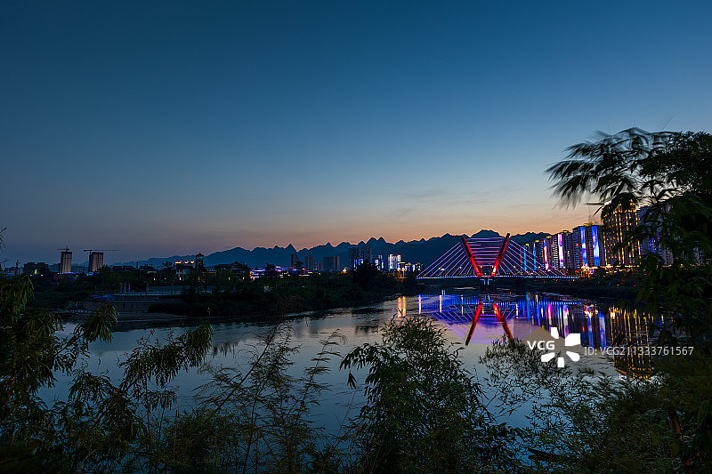 端午节前的荔波县城黄昏和夜景图片素材
