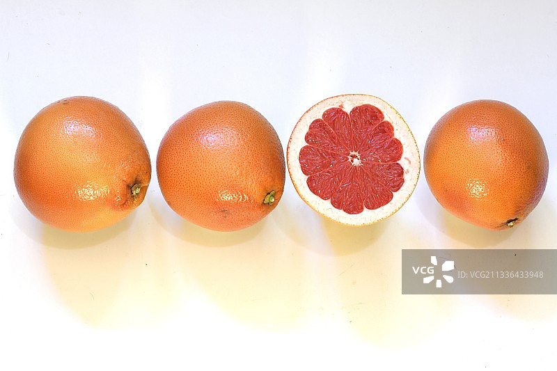 特写的橙色水果对白色的背景，法国图片素材
