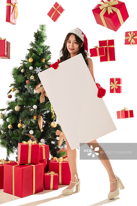 过圣诞节的年轻女人拿着白板图片素材