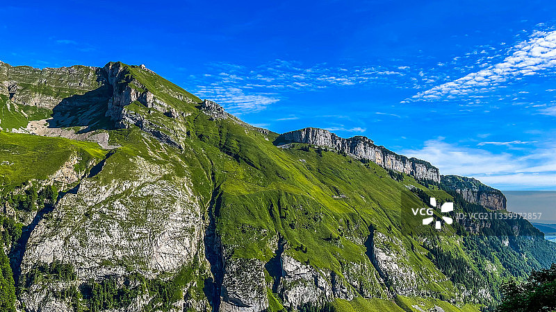 全景景观对蓝天，Seealpsee，瓦瑟劳恩，瑞士图片素材