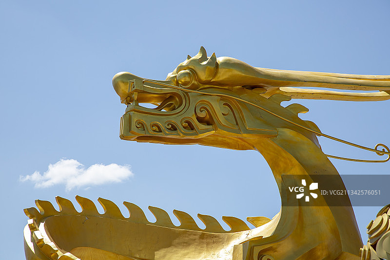 北京中央电视塔门口的金龙雕塑图片素材