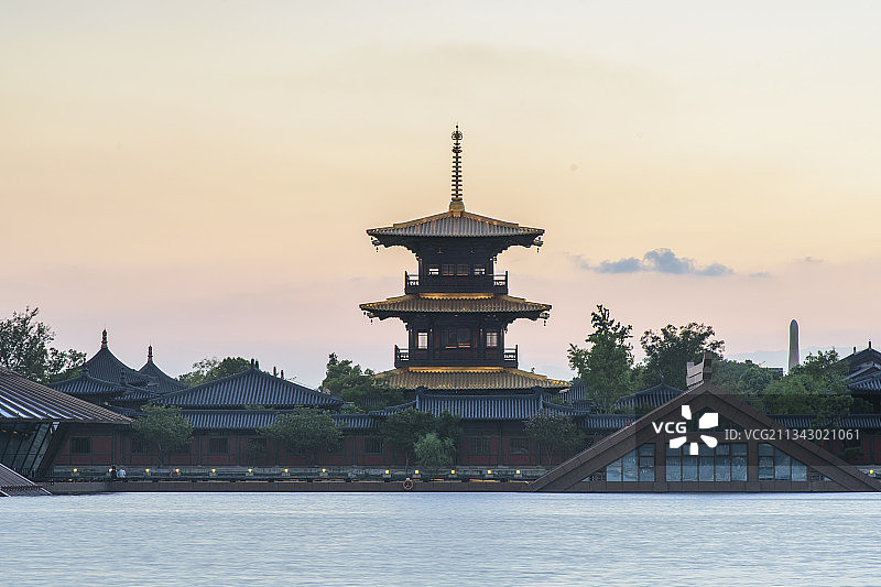 上海：松江广富林遗址公园的黄昏图片素材