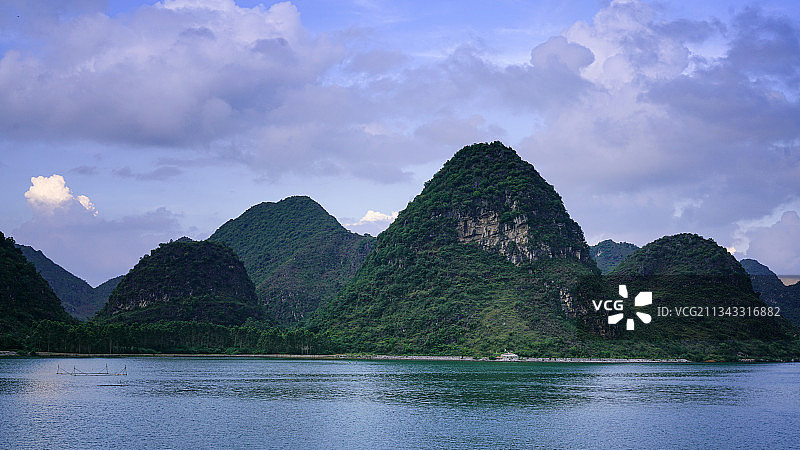 广西百色靖西渠洋湖的湖光山色图片素材