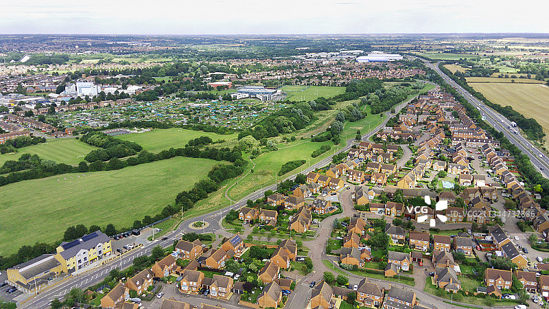 英国，埃尔斯托，天空下的城市景观的高角度视图图片素材