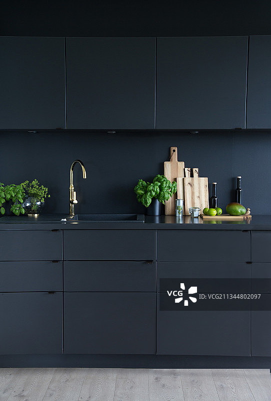 黑色安装厨房图片素材