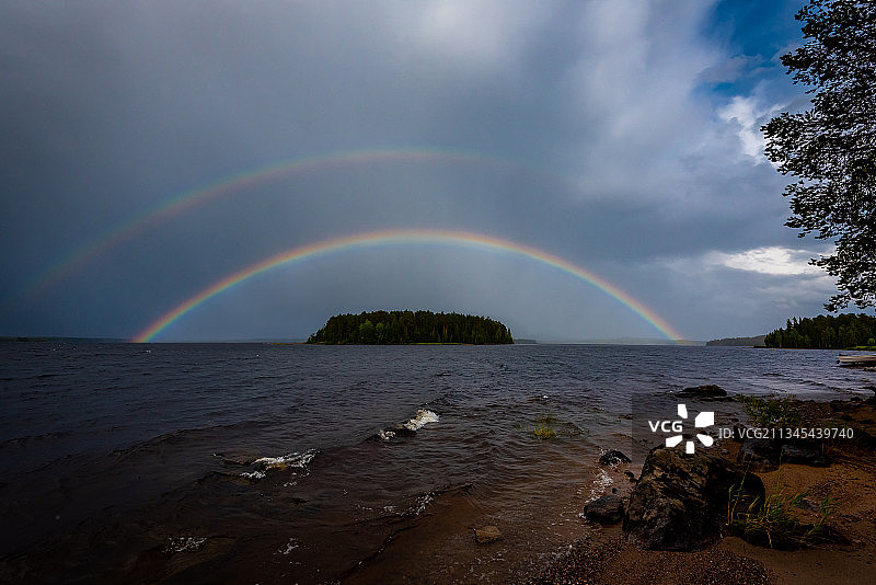 芬兰索穆萨米，天空映衬大海的彩虹风景图片素材