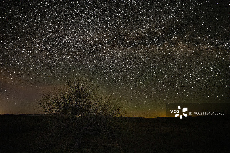 美国，亚利桑那州，萨福德，夜晚星空下的风景图片素材