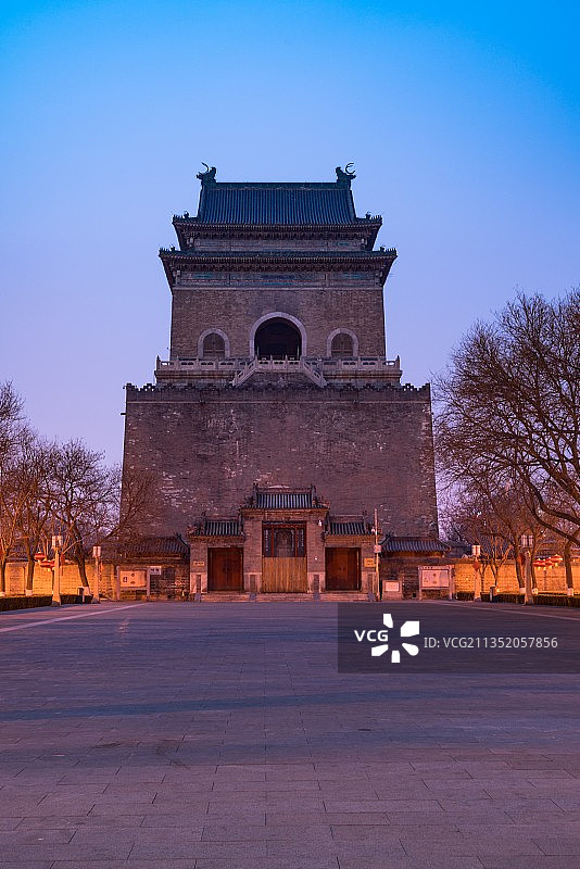 中国北京钟鼓楼广场的夜景图片素材