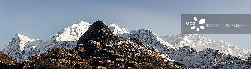 雪山在天空下的全景，西锡金，锡金，印度图片素材