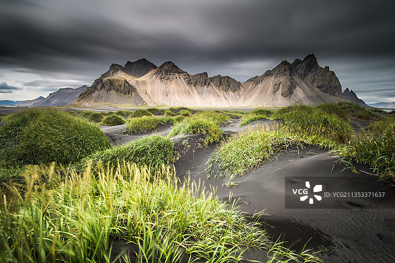冰岛，天空映衬下的风景图片素材