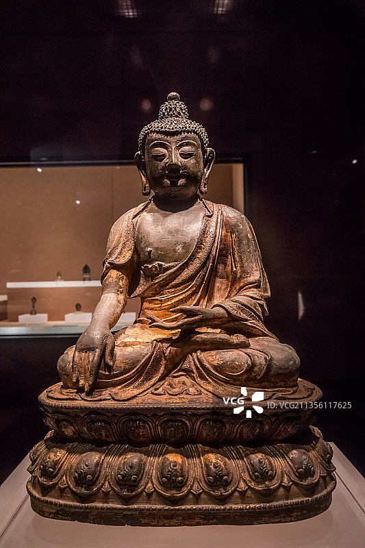 北京首都博物馆铜漆金释迦牟尼佛像明成化图片素材