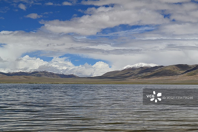 西藏阿里大北线上梦幻的一措再措图片素材