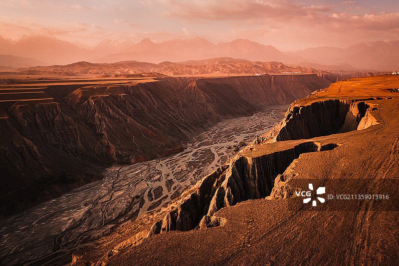 中国新疆塔城安集海大峡谷自然风光图片素材