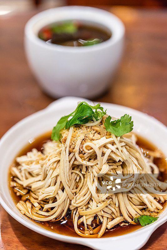 江苏扬州的传统著名小吃烫干丝图片素材
