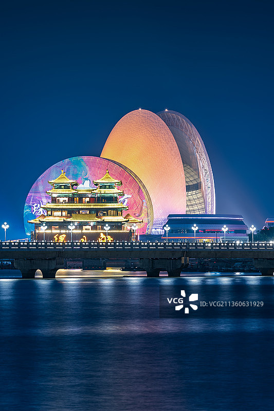 亚洲中国广东省珠海大剧院日月贝夜景图片素材