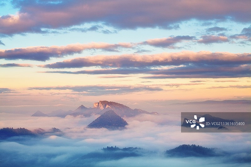 斯洛伐克，日落时的云景图片素材