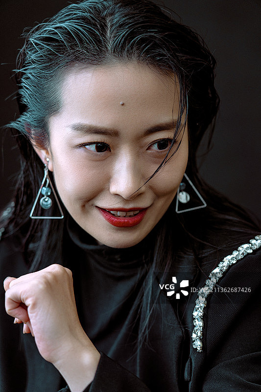 中国青年女性商人肖像图片素材