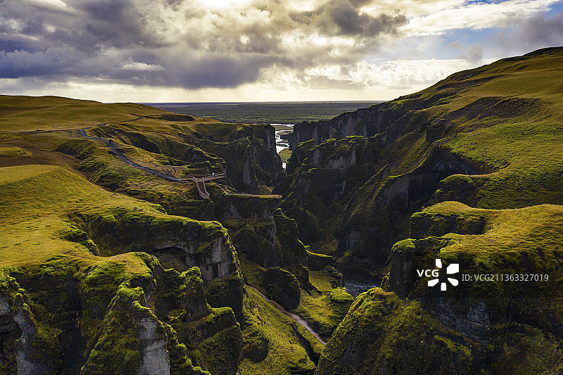 冰岛南部地区，天空衬托下的风景图片素材