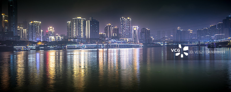 重庆洪崖洞长江边夜景图片素材