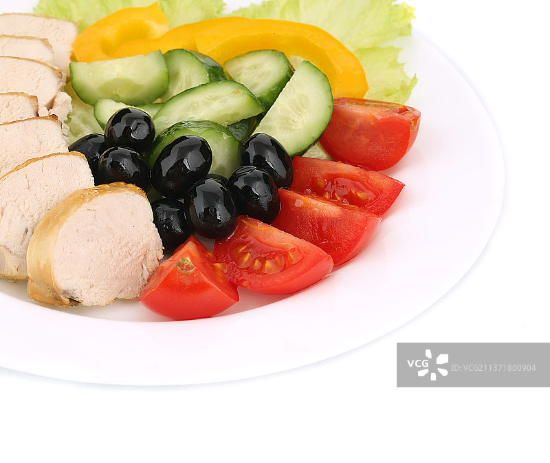 鸡肉沙拉和蔬菜，盘子里食物的特写，摩尔多瓦图片素材