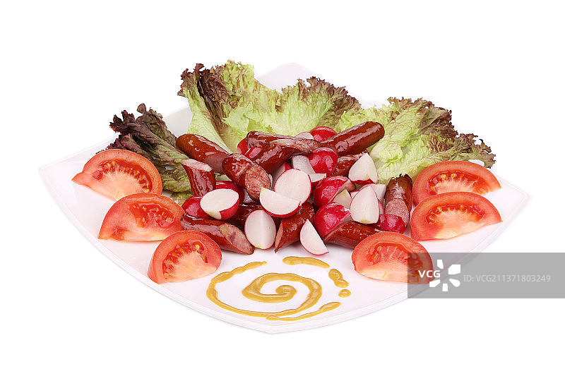 萝卜沙拉，白色背景下盘子里食物的特写，摩尔多瓦图片素材
