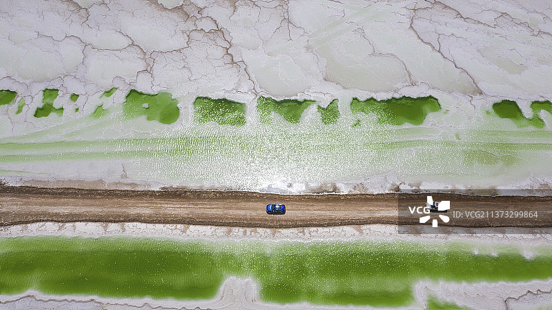 戈壁沙漠无人区壁纸青海海西州翡翠湖绿色图片素材
