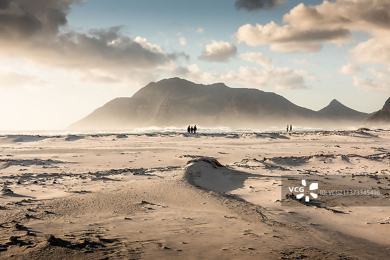 在南非的诺德胡克，海滩上天空映衬的风景图片素材
